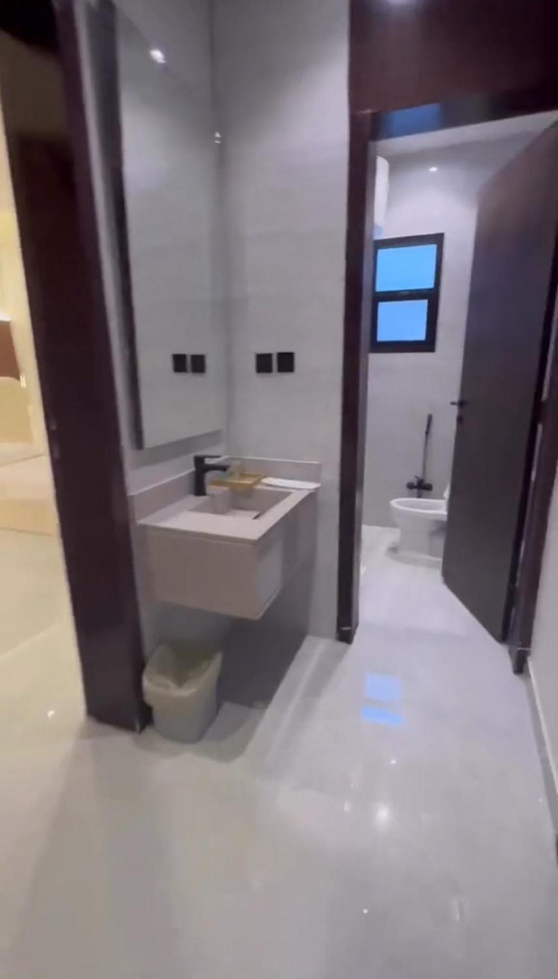 تيناس هاوس